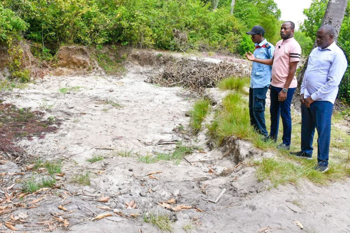 Sand mining sparks fear among Uzi Island residents